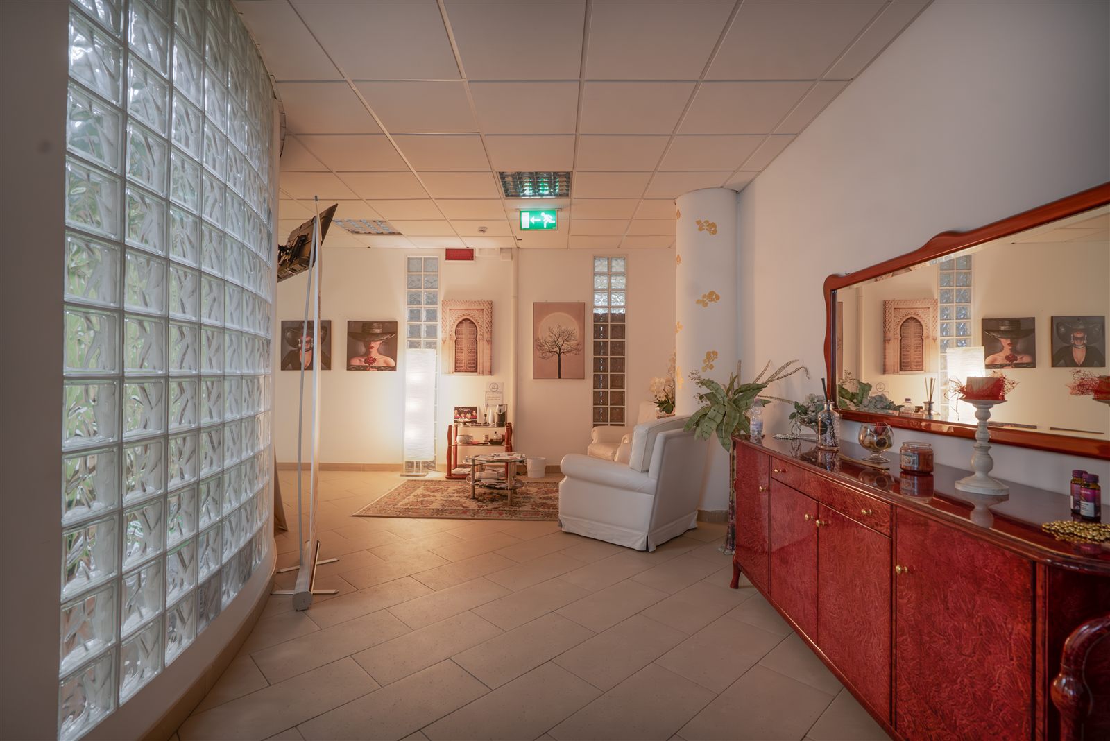 La sala di accoglienza della Sharman Beauty Clinic ad Alghero